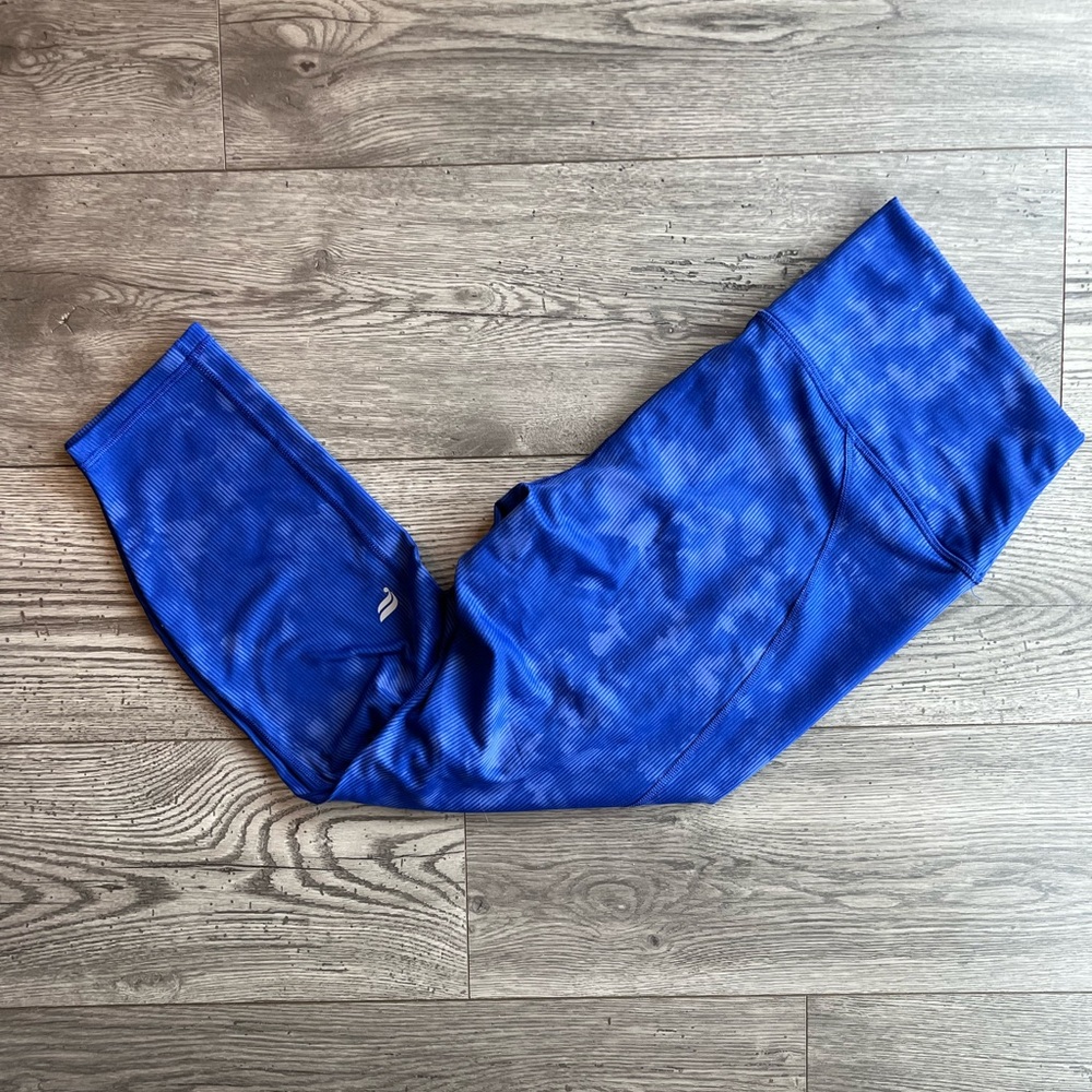 Fabletics Women’s PowerHold Crop Athletic Legging Pant Stripes Blue Tie Dye